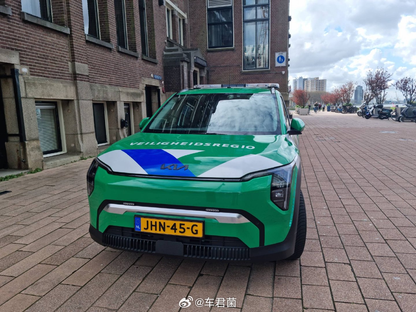 带皮肤的KIA‘ 绿色战车 你知道是哪款车型嘛？大v聊车 我和汽车的日常