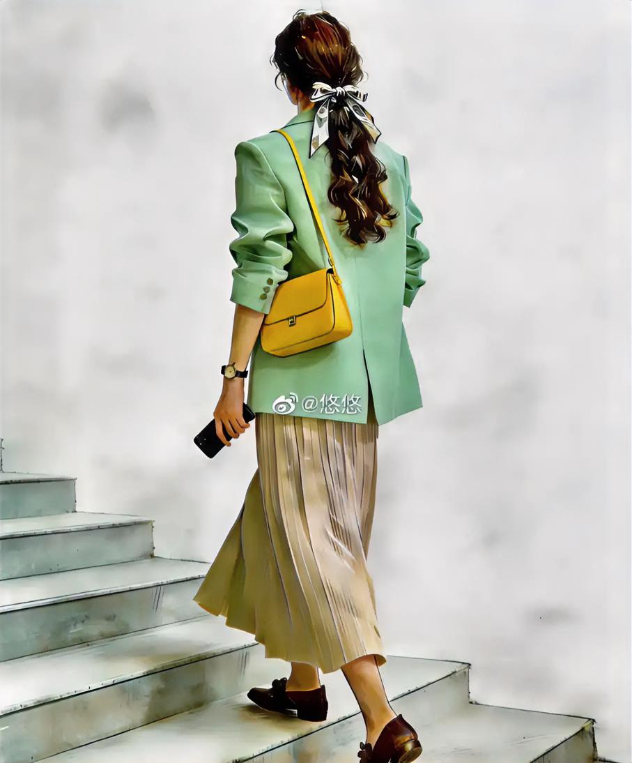 人到中年才慢慢明白，手里存十万应急、二十万备用，日常过日子其实差别没那么大。
