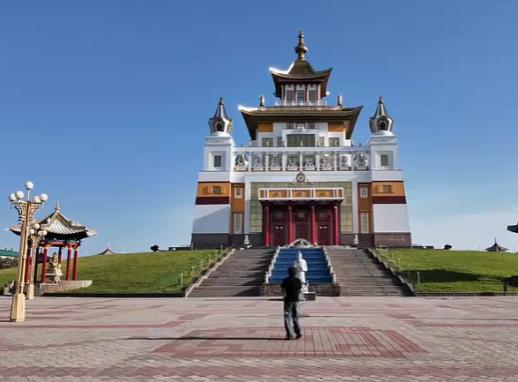 欧洲唯一的佛教国！祖先来自中国西北，满街黄皮肤却只会俄语？
在欧洲边缘、伏尔加河