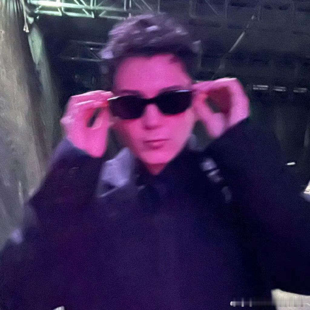 #艾热不能试试歌手吗#不愧是艾热，每一次带来的rap都超级好听，而且也是很有实力