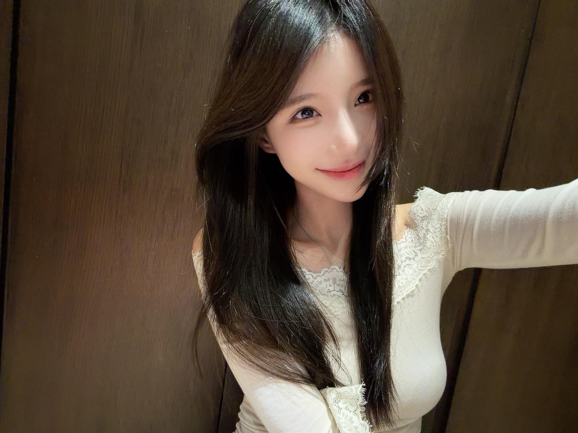 朋友劝我别傻，可她的笑真的好甜