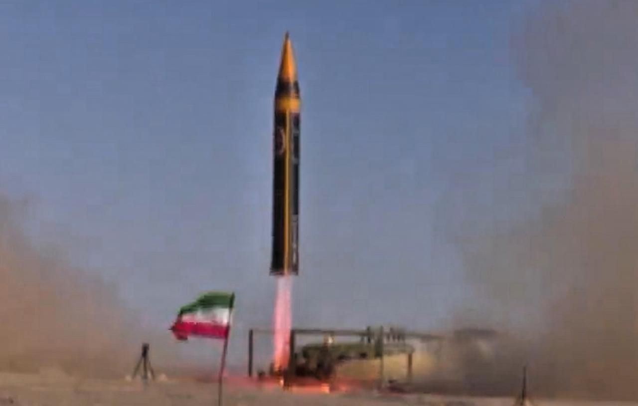 伊朗不装了！这次直接把“被动挨打”的剧本扔进了碎纸机！

以前咱们看伊朗，总觉得