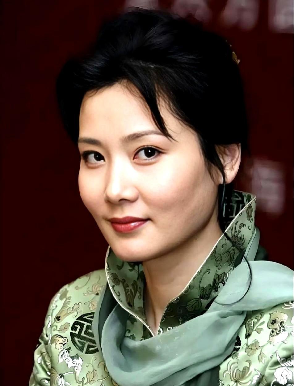 真情可以沉淀一辈子。

何赛飞用37年的婚姻告诉我们，爱情不是快餐，而是细水长流