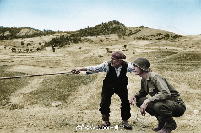 #照片中的历史[超话]# sir，this way——特罗伊纳战役期间，一名西西