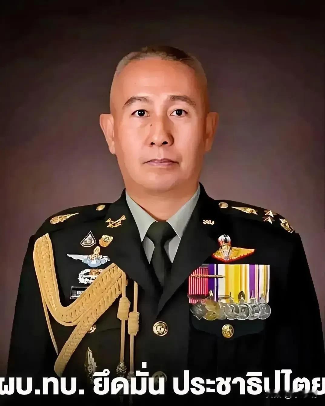 就在刚刚
泰国军方宣布了！
8月11日，泰国陆军发言人文泰·苏瓦表示否认夺取争议