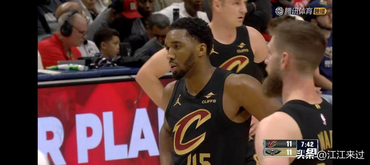 米神复出哈登首节罕见一分未得！但专心做饼，首节便送出4次助攻！
骑士首节34比2