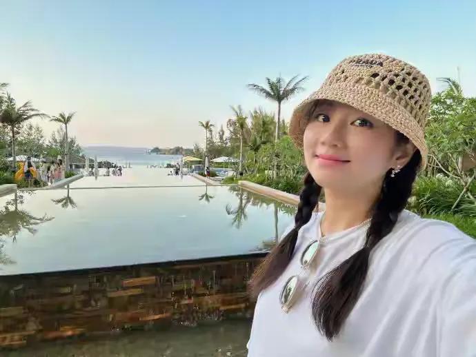 Selina产子