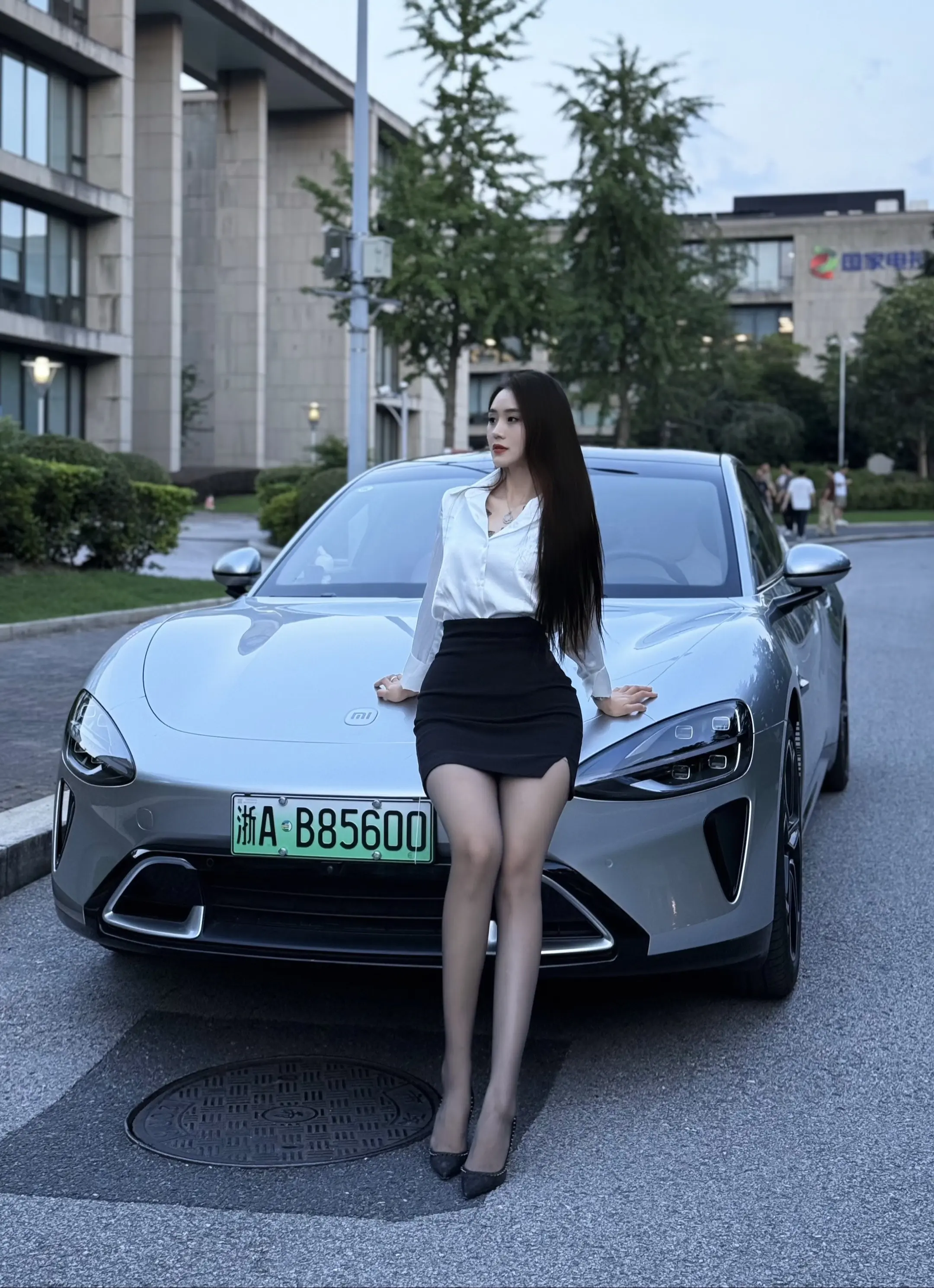 我跟她们没有话题 因为我就是她们的话题。