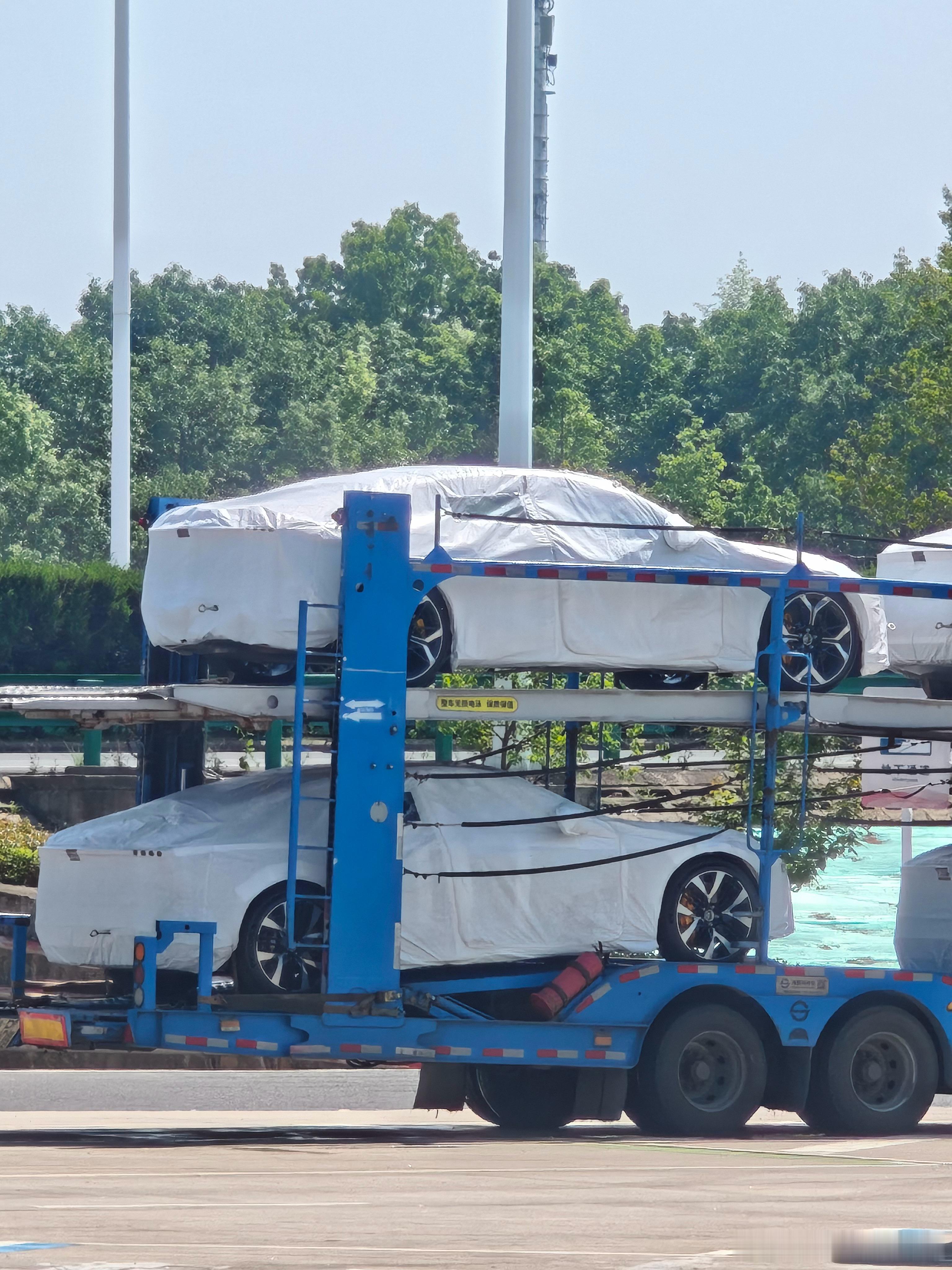 感谢网友的分享，大家看看这是什么品牌的哪款车型？大v聊车