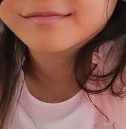 女儿嘴角的弧度和金钟大一模一样女儿笑起来和金钟大一模一样金钟大的女儿都这么大了，