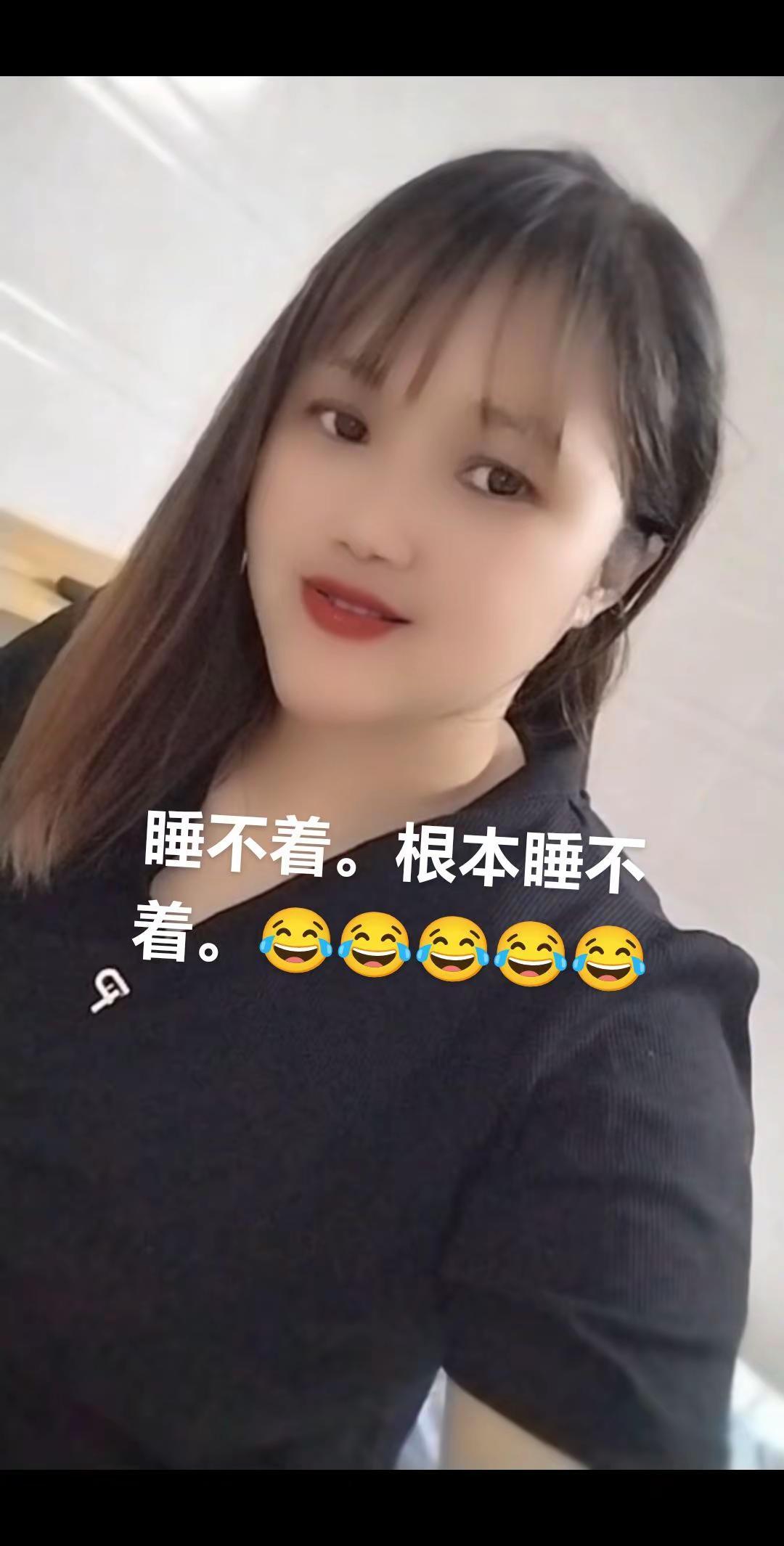 不高不瘦不漂亮但很普通 上了年纪的小阿姨 夏天穿黑色也好看的呀 每天都是绝版的自