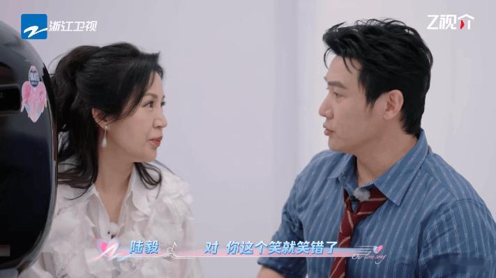 陆毅鲍蕾的脸合在一起就生成了贝儿的脸陆毅和鲍蕾真的是让人羡慕的恩爱夫妻，连长相都