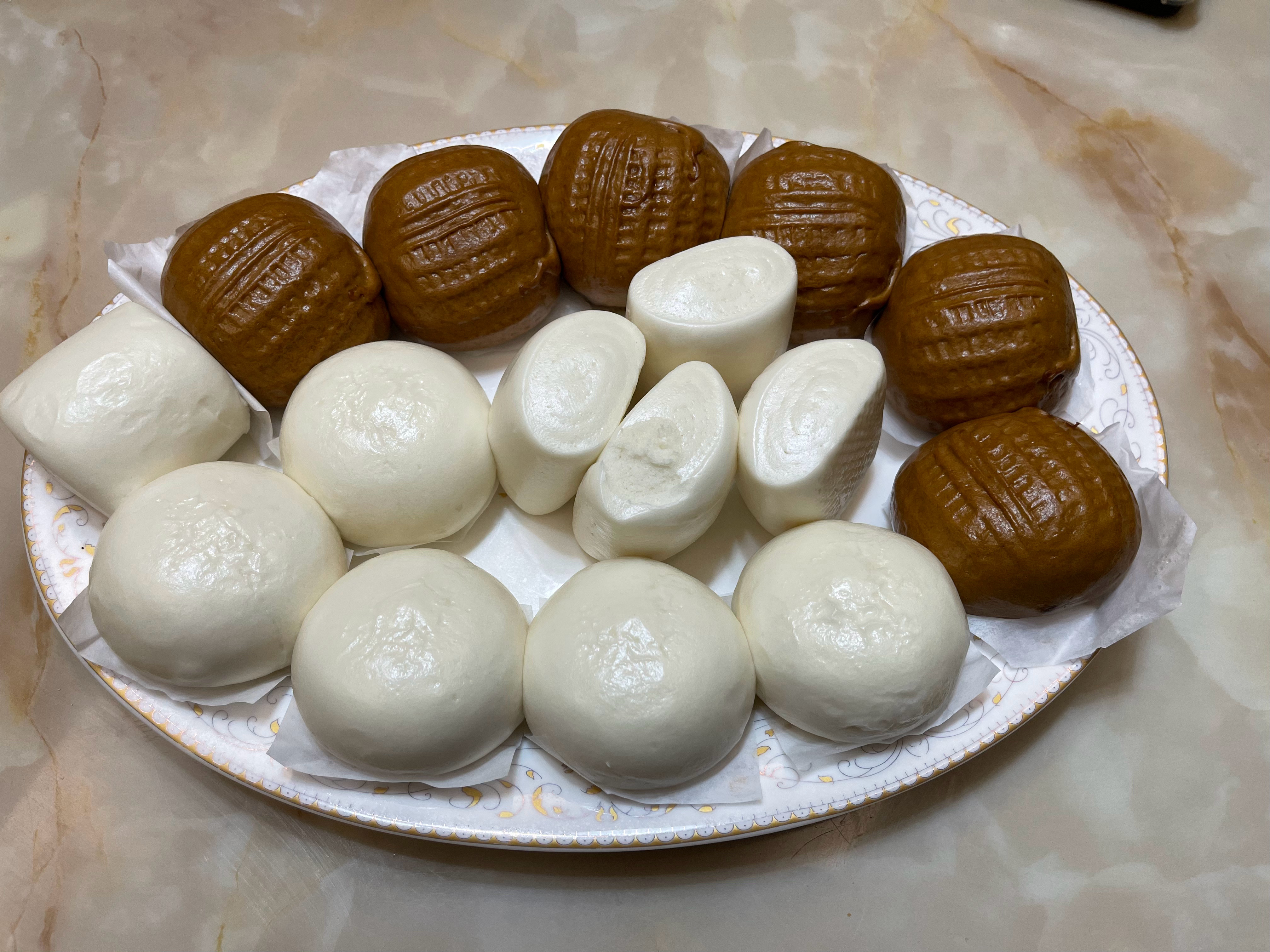 六姐说：最开心的事情就是给我做甜品，你们觉得这个包子做的如何[嘻嘻] 