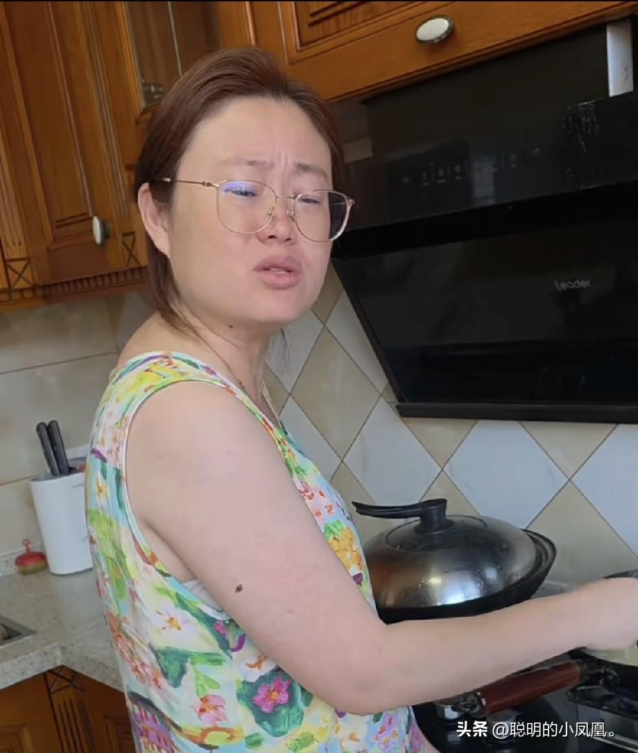 小故事！
    这大壮 去楼上看儿子，这两天儿子有点发烧。大壮 他一进门，莎莎
