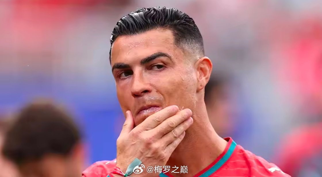 葡萄牙队世界杯首战1-1战平民主刚果，首发出场的C罗表现平平，而西班牙《GQ》杂