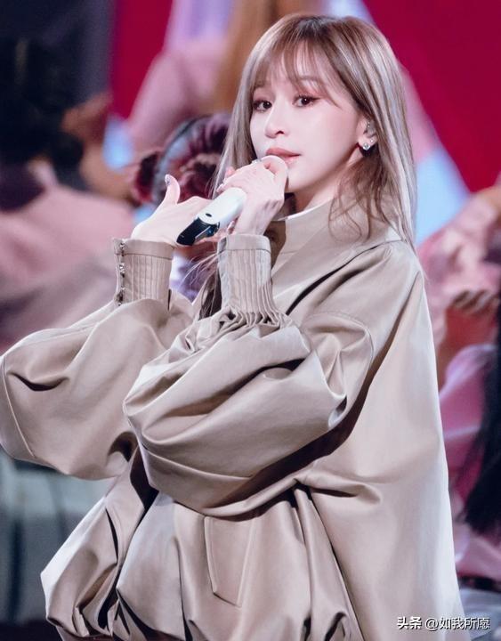 别人低谷买醉，
王心凌低谷买“印钞机”！
这才是真正的逆袭！！！

都说娱乐圈现