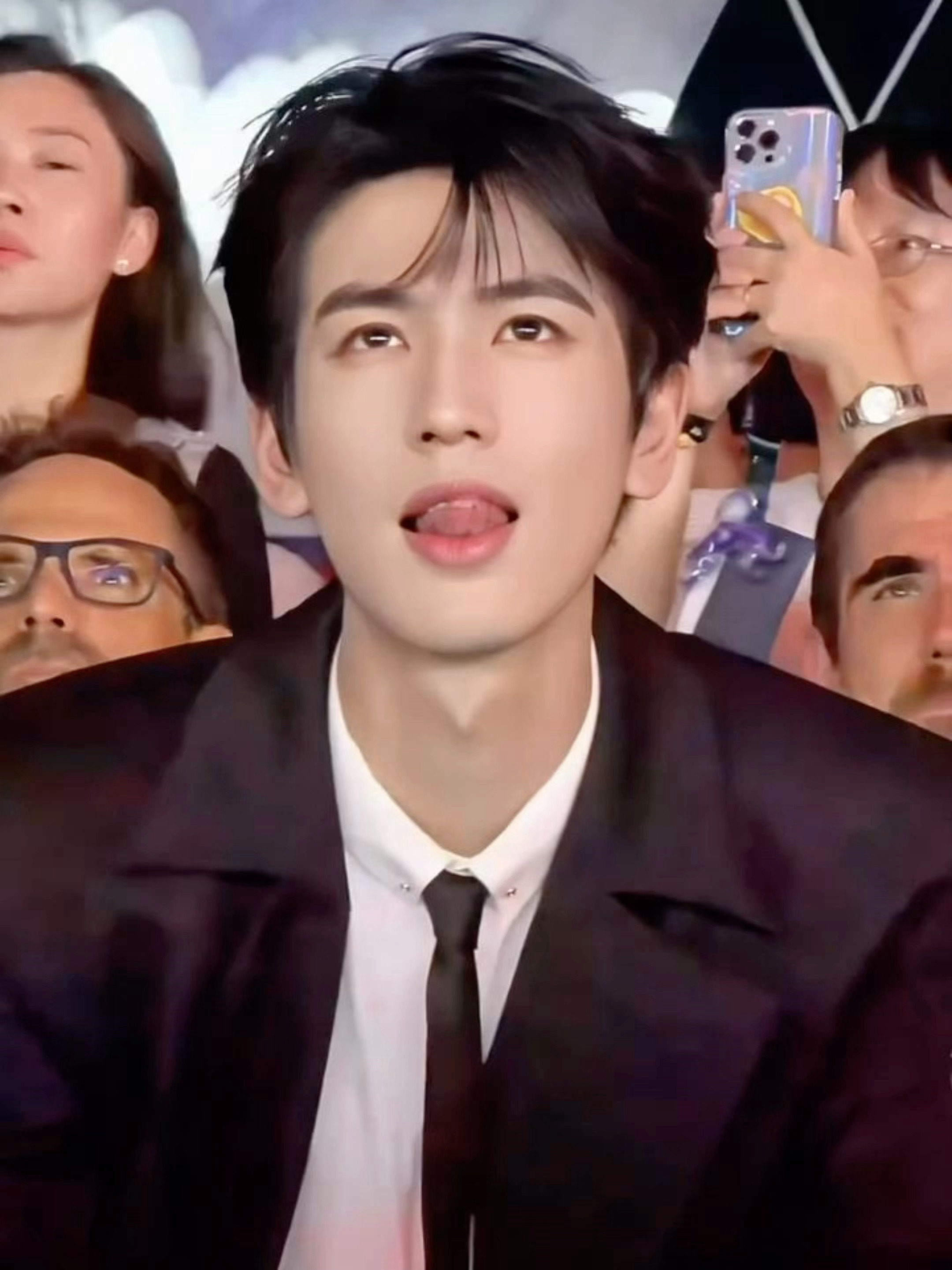 张凌赫 | 女友视角比帅照更有杀伤力 