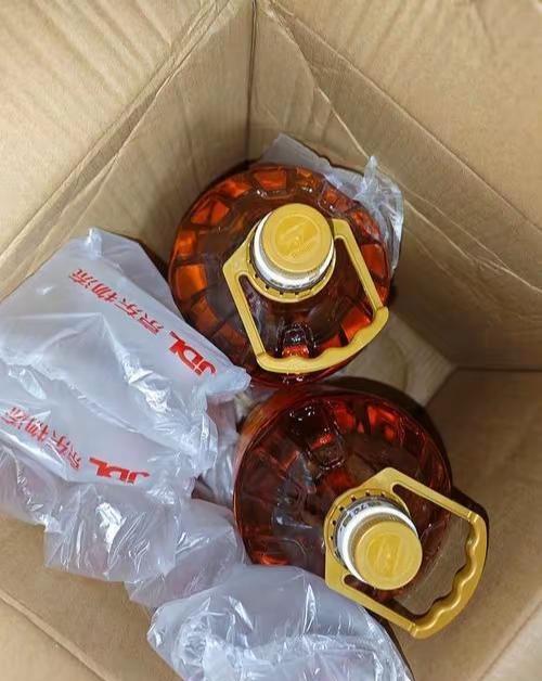 恭喜和寿勇等一百名员工获得伟创力工会发放的慰问品！这一百名员工中有一部分员工是残