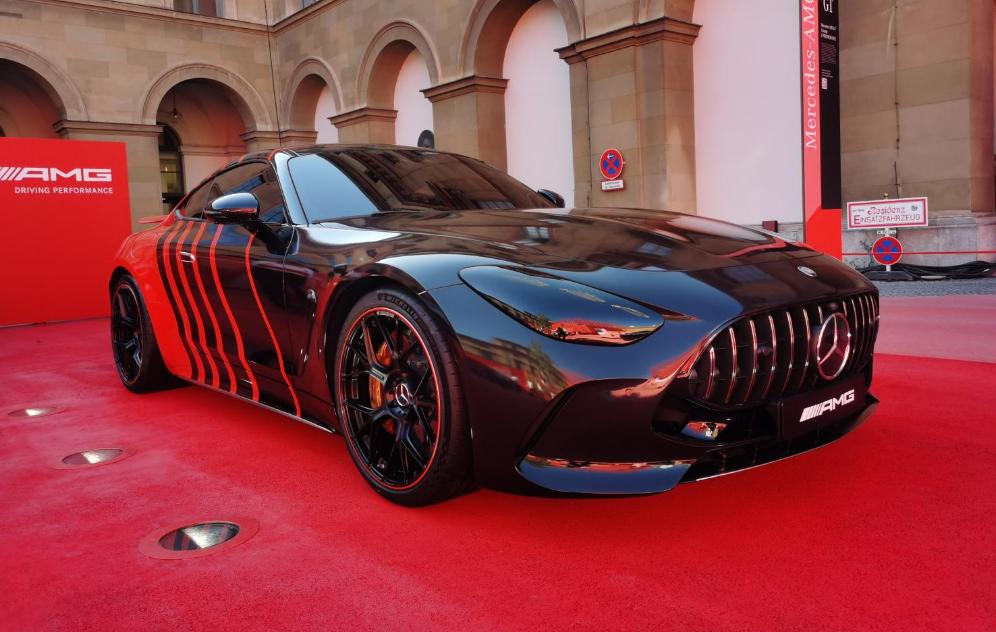 全新梅赛德斯-AMG GT E Performance概念车正式亮相，虽然新车被