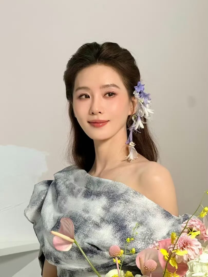 今天活动的刘诗诗，怼脸也好美刘诗诗水墨风高定