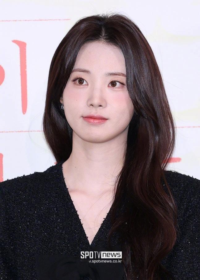 申诗雅 有望出演新剧不要翻越围墙 女主角。该剧为青春罗曼史题材由《那年我们》《我