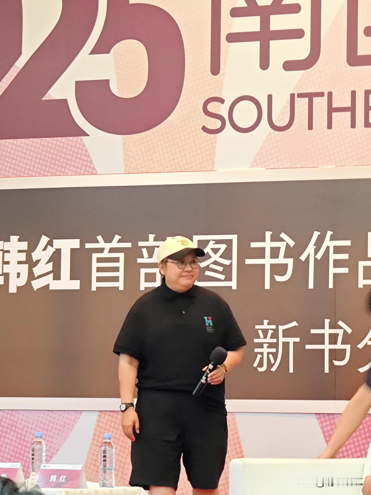 2025.8.16广州「韩红签售会」。
机缘巧合，去了现场，幸得一见。
从爱她的
