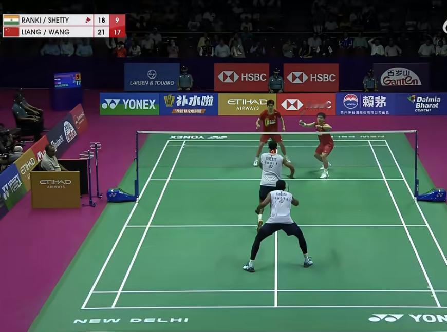 梁王组合横扫东道主黑塔组合，晋级四强。
梁伟铿/王昶2:0（21-18、21-9