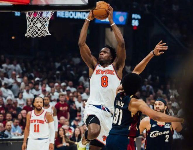 3比0领先！尼克斯完胜骑士，哈登又做无用功！NBA季后赛今天继续进行，纽约尼克斯