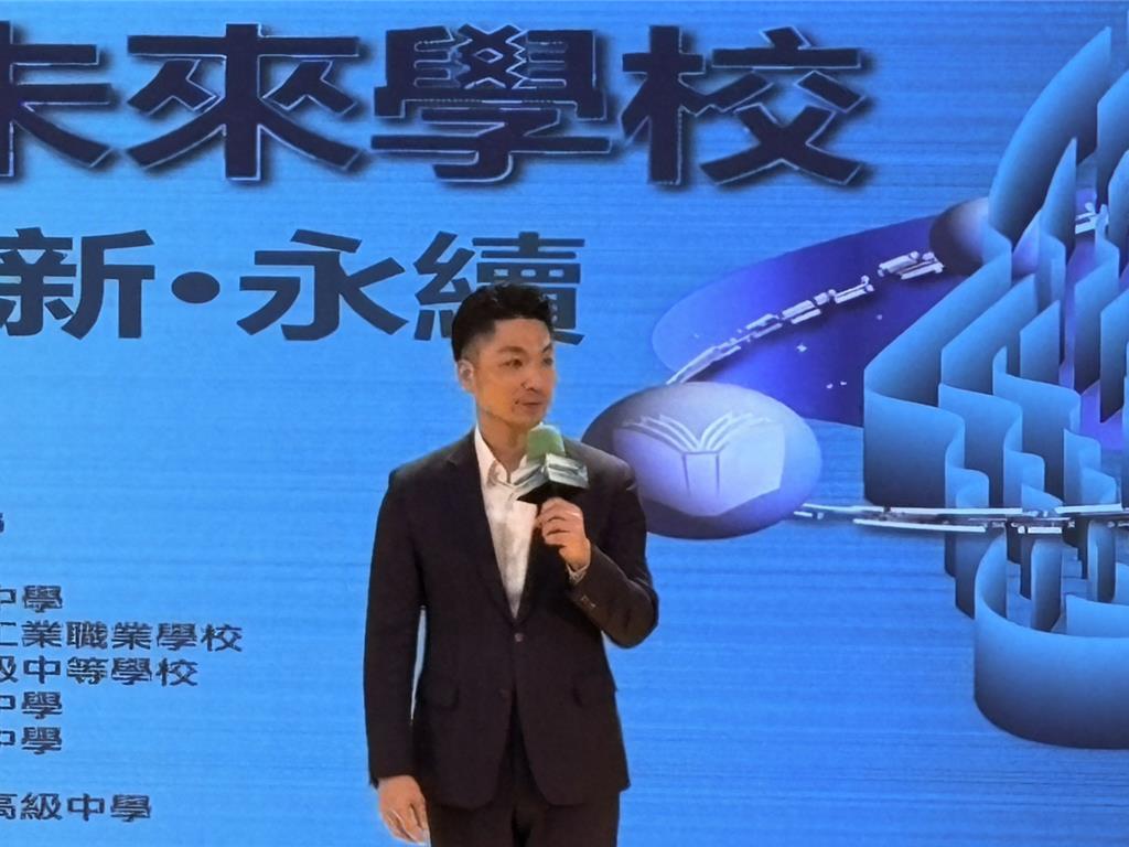 蒋万安近期针对岛内选战氛围公开发声，直指随着选举临近，部分政治势力又开始刻意炒作