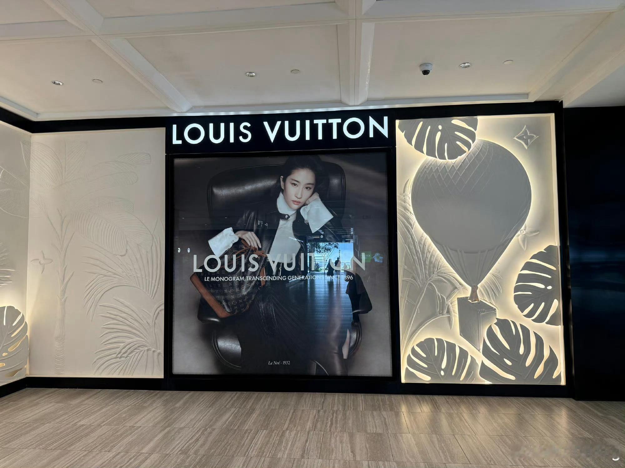 又发现泰国一处刘亦菲新LV地广（图一），泰国目前发现三处了 