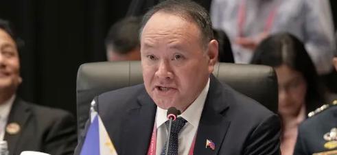 最近，一则消息将菲律宾国防部长特奥多罗推上了风口浪尖。
 
据多家媒体报道，中国