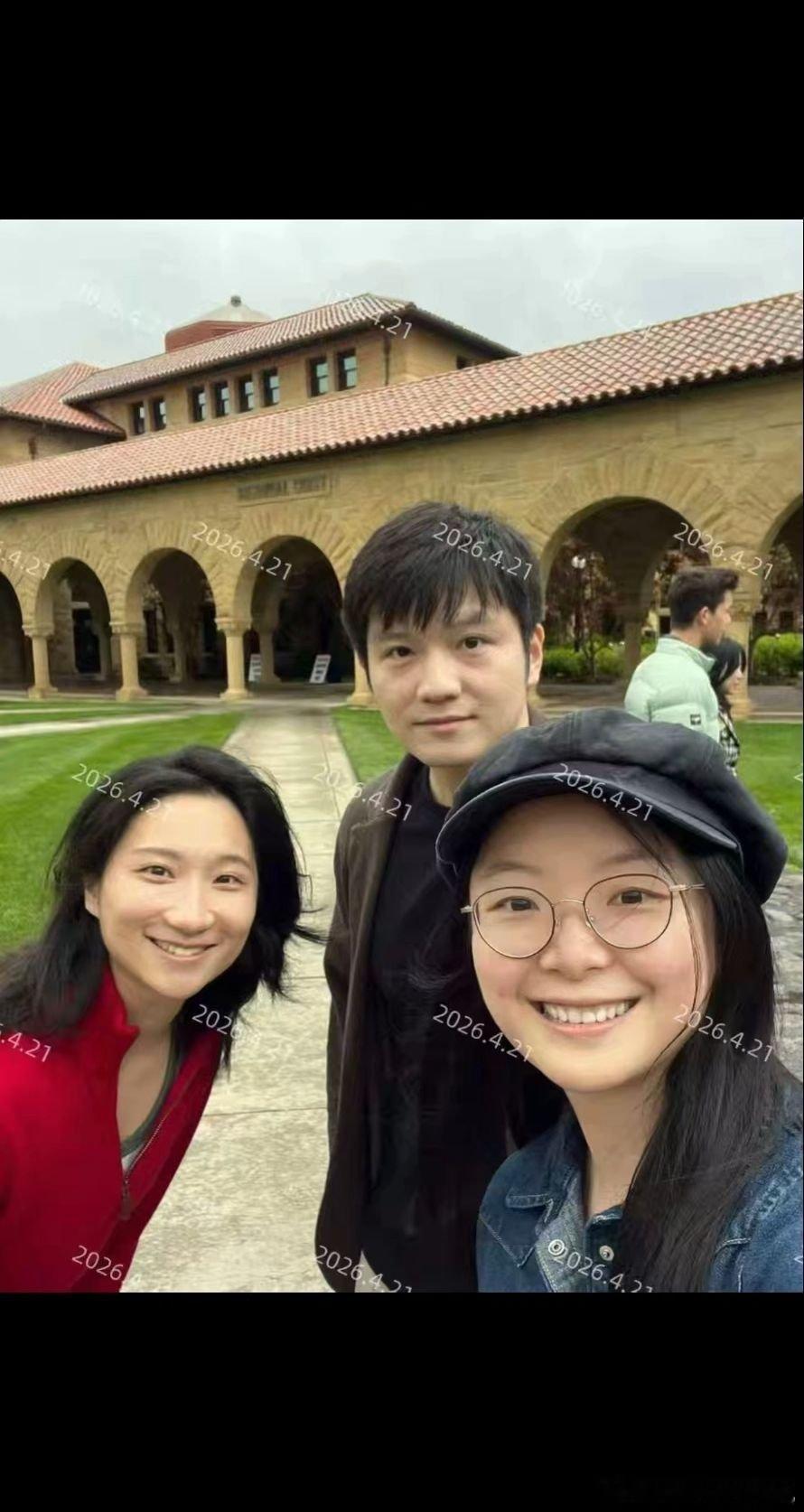 上斯坦福可以和樊振东合影！ 