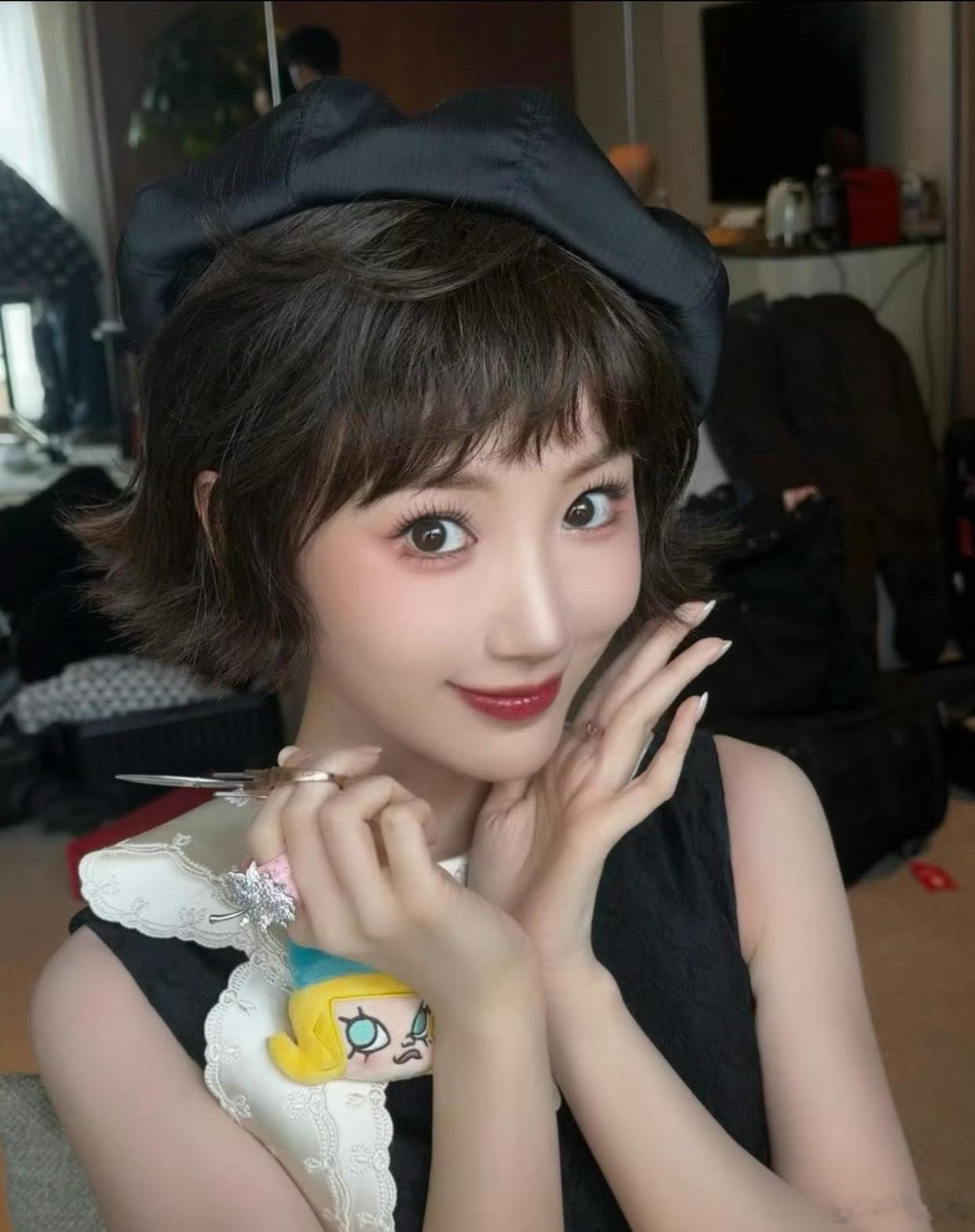 1.毛晓彤跟陈晓没有在一起，她们俩连朋友都不算，陈晓那种性格，他适合自己和自己在