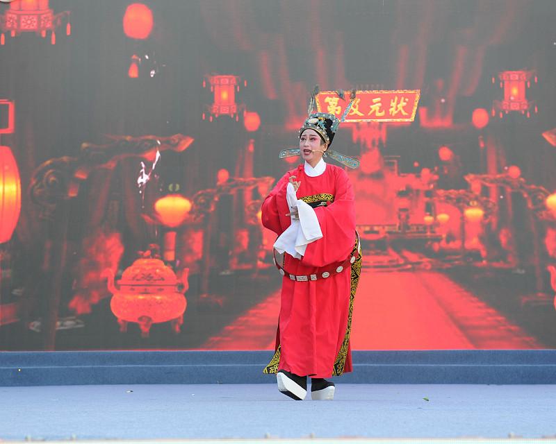 古代科举选拔的状元是什么含金量?
       刷古装剧时撞见新科状元披红游街的