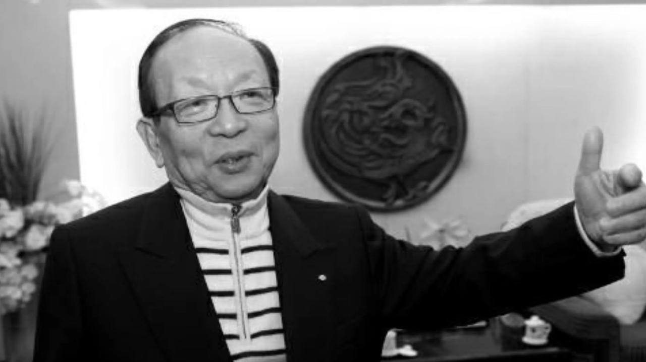 蒋孝严已82岁了，他至今仍担任台商发展协会理事长，致力于推动台商来大陆投资，促进