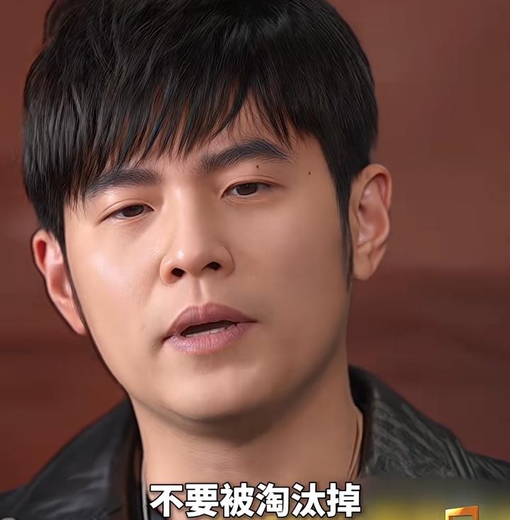 周杰伦还是很清醒的，他说自己不怕被别人淘汰，而是被时代淘汰，这才是不得不面对的一
