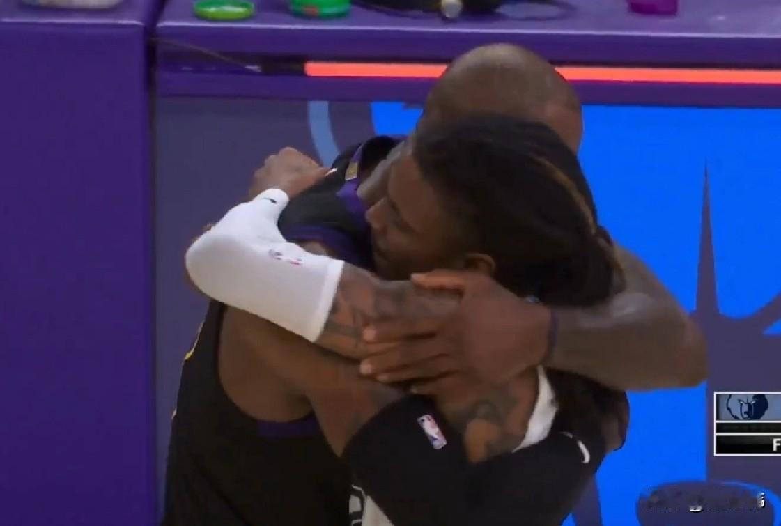 赢得对手的尊重！莫兰特谈詹姆斯：

“勒布朗今天打得很强势。”

“关键时刻还终