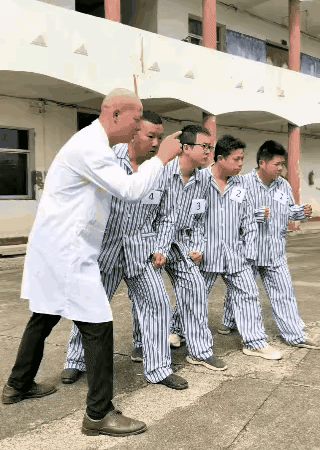 某精神病院，请问4号可以出院了吗？