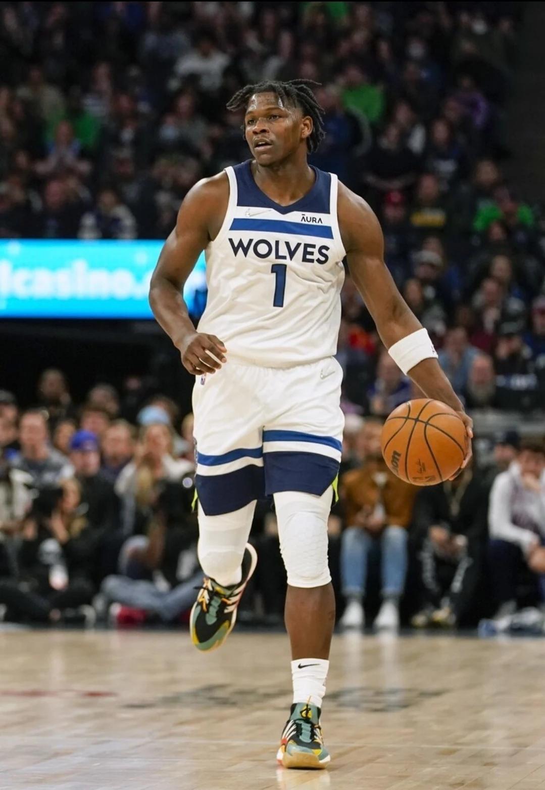 掘金 115 比 107 击败森林狼的这场比赛中，有三名球员的表现着实让人难以置