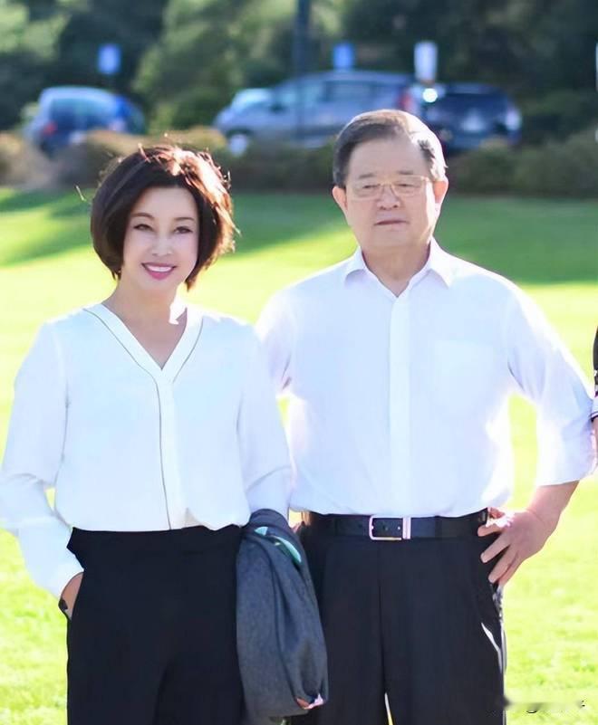 73岁刘晓庆婚内出轨小20岁男子?！

‌刘晓庆是中国内地著名女演员，曾获得多个