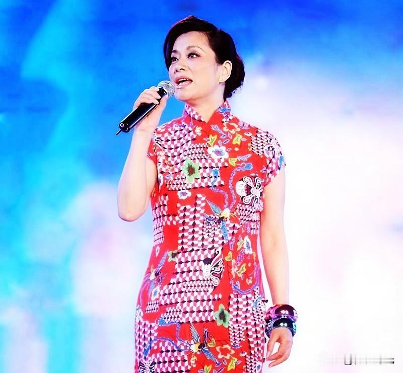 毛阿敏堪称歌坛大姐大
1993年发行专辑《歌坛大姐大》
这张CD收录众多经典歌曲