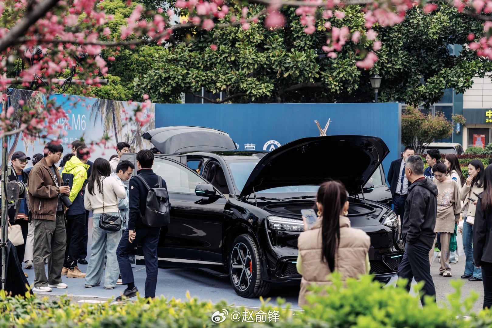 问界M6近七成小订用户为90后年轻群体成为购车主力，偏爱智能与颜值兼具的出行座驾