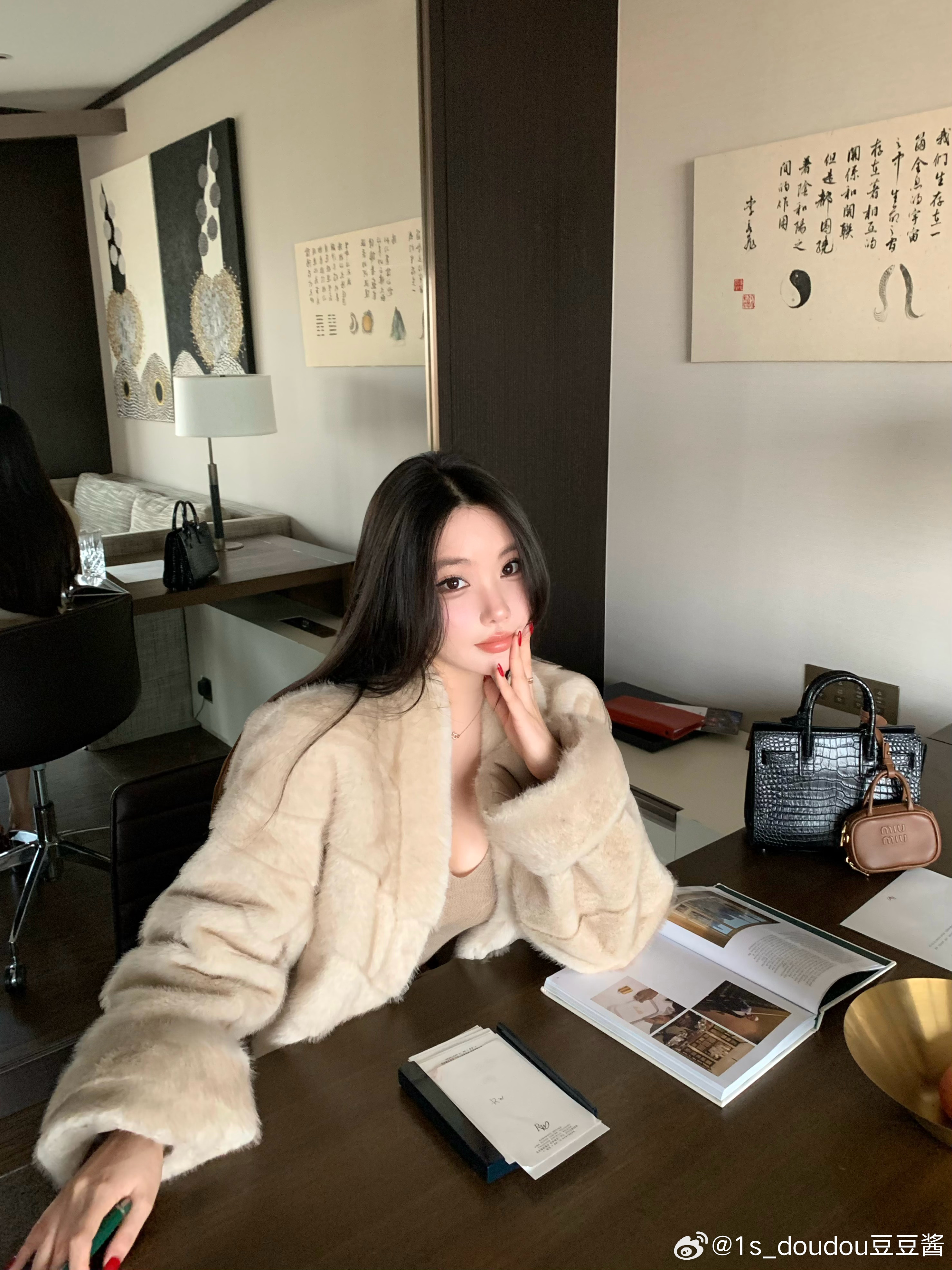 又来了一件貌美皮草！怎么会一件比一件好看啊啊啊啊奶白色就很温温柔柔 松弛又韩系 