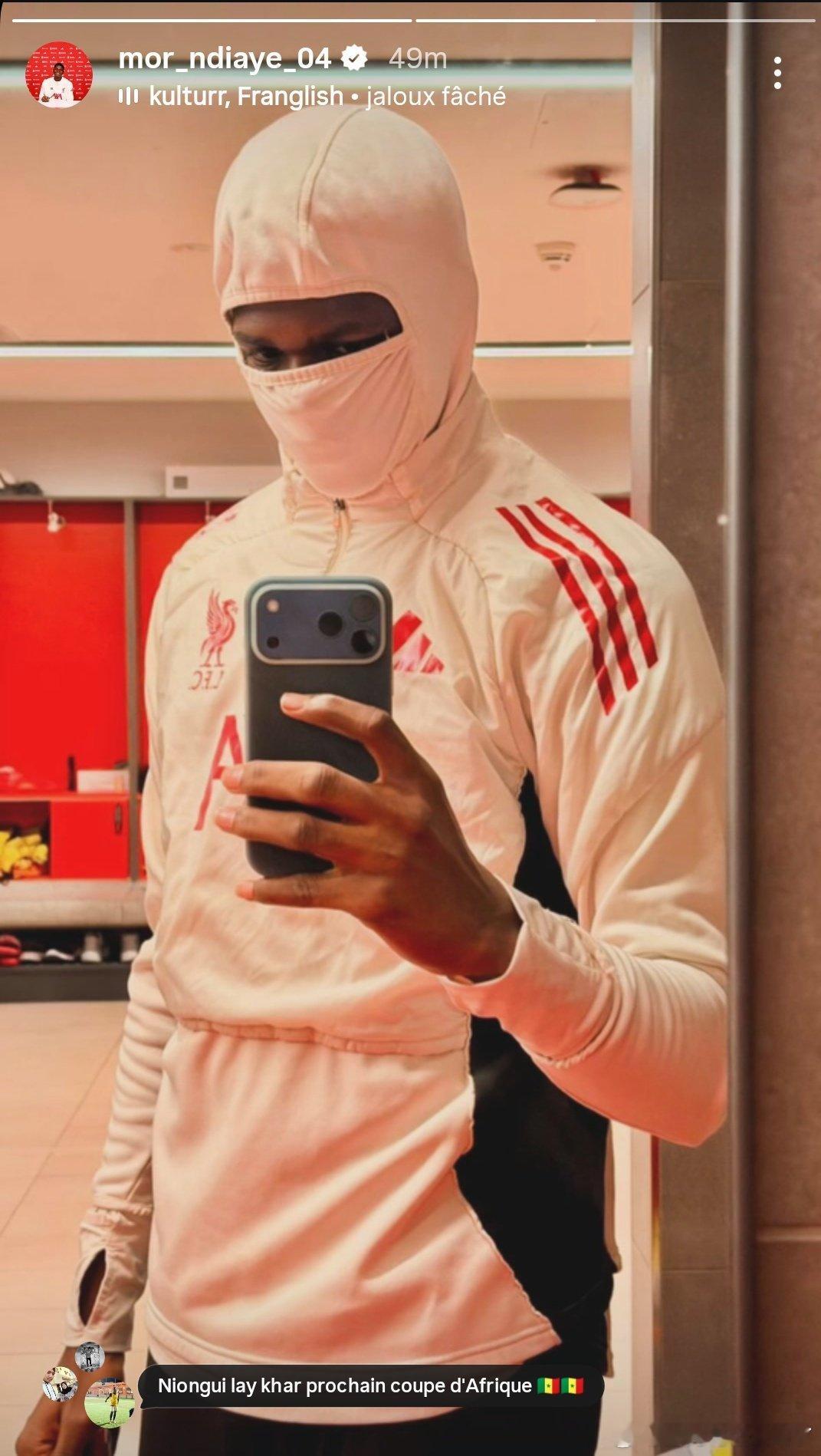 恩迪亚耶在Ins上更新动态这位18岁的左脚中卫似乎正在跟随利物浦一线队训练 