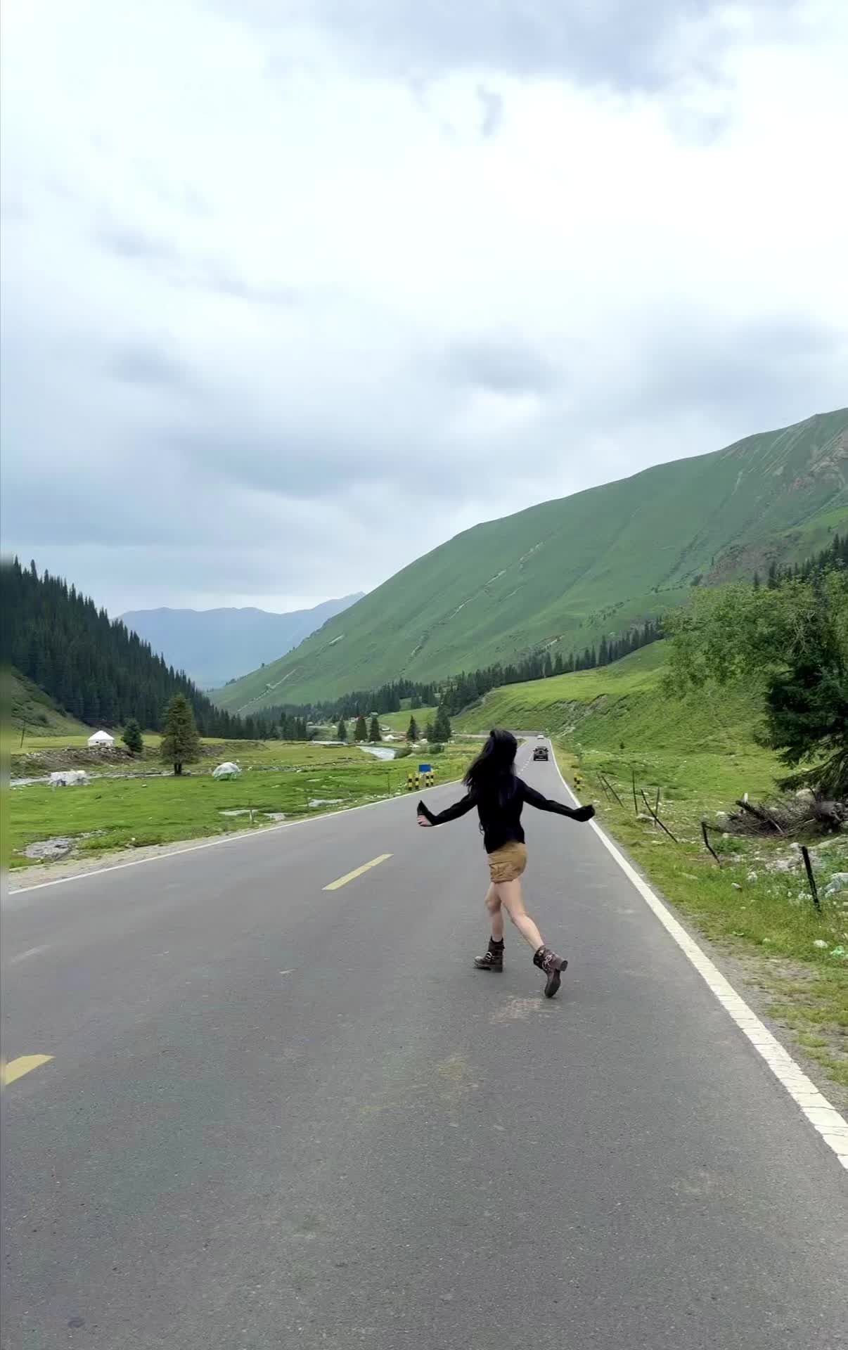 草原上撒野撒欢儿