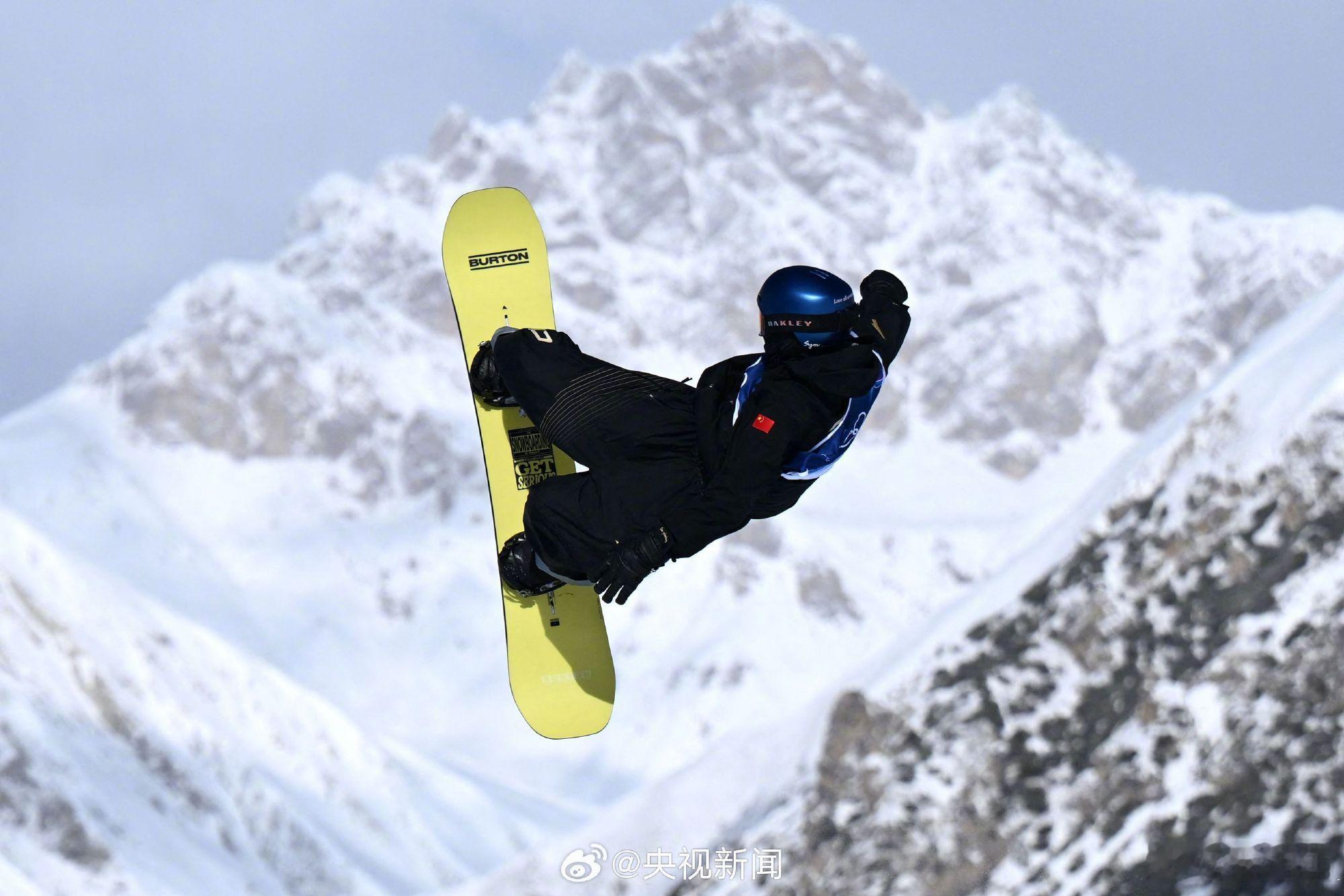 这几天看冬奥，有个很深的感触：我们的运动员都在享受比赛本身。镜头扫过，看到的不是