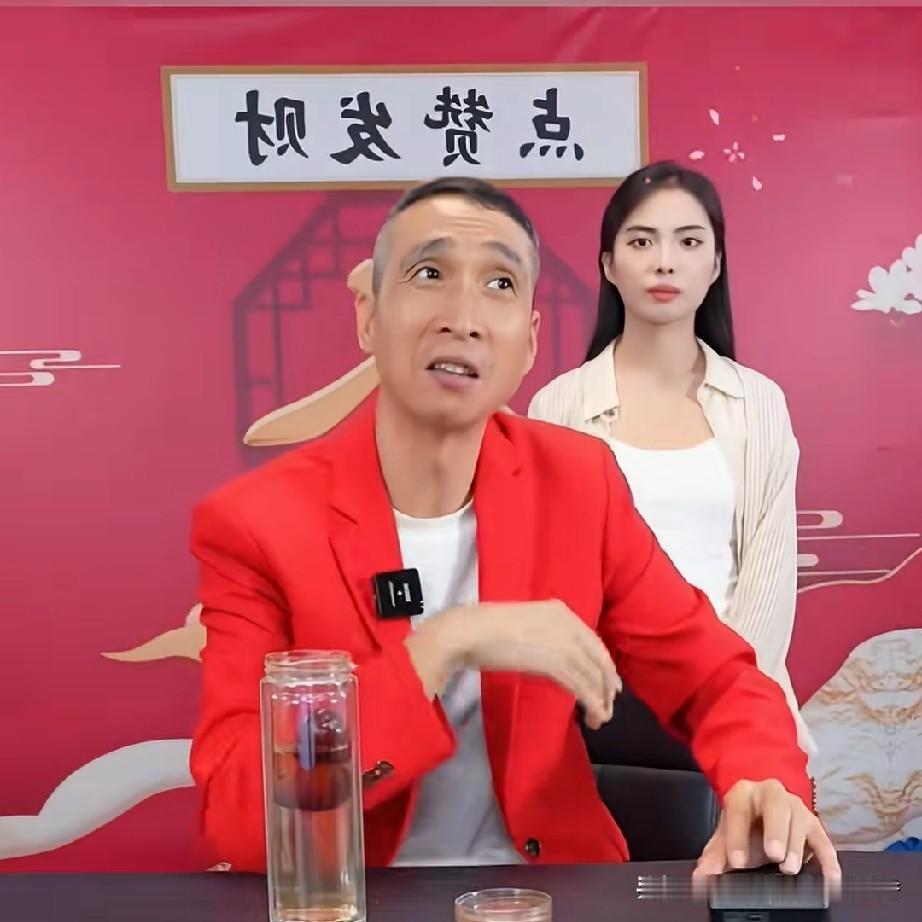 条子开直播的时候，有人在直播间问：“条子哥在相声界混不下去了吗？”条子当即回道：