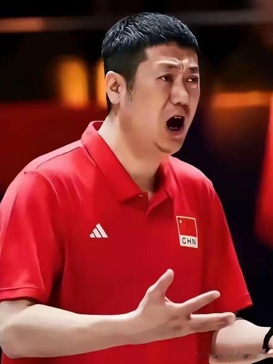 中国女排战胜了泰国女排。
今天晚上在南京中国女排打满了五局，战胜了泰国女排。
估