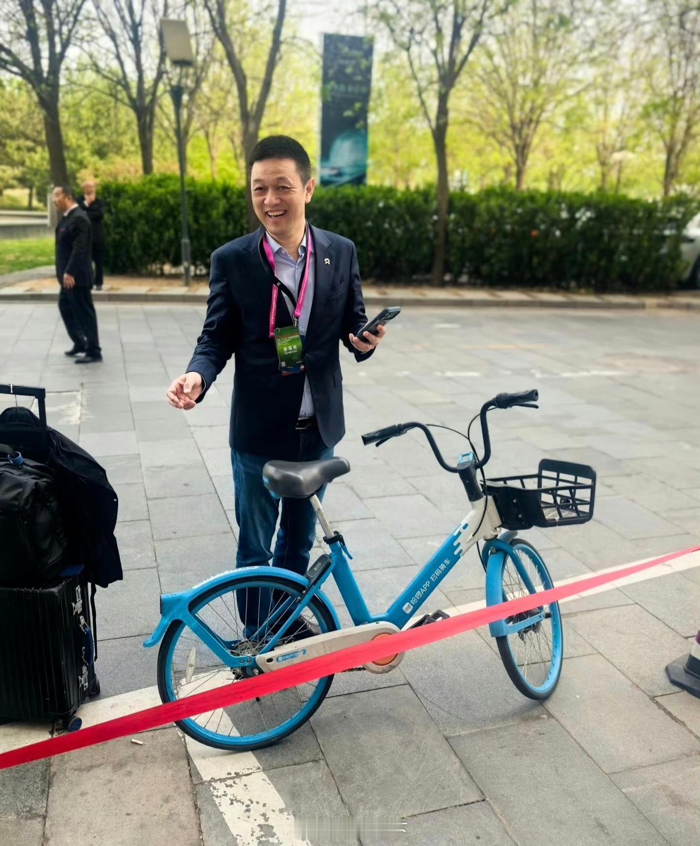 斌哥，不想开ET9的话……可以送我。我可以回赠一辆Brompton T-Line