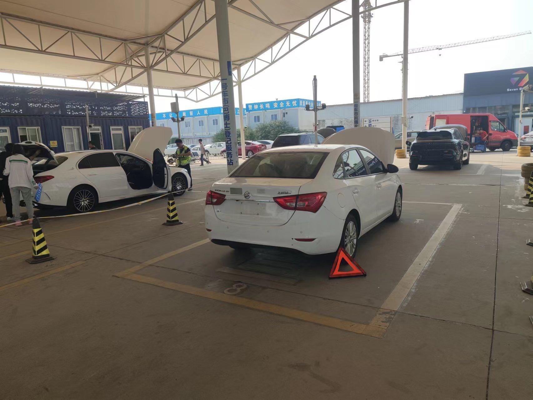 1.4T的新款英朗，第一次遇见同样是改款的，和1.5L比起来动力更强劲2015年